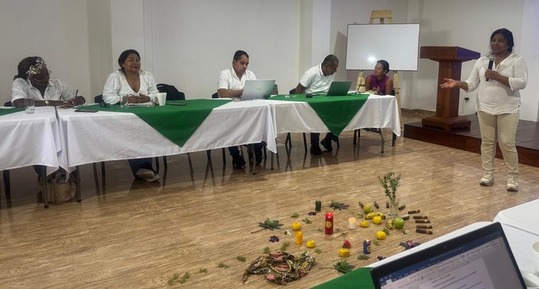 Clemencia Herrera, del IPTP, hablando ante los participantes del tercer foro territorial en Leticia.