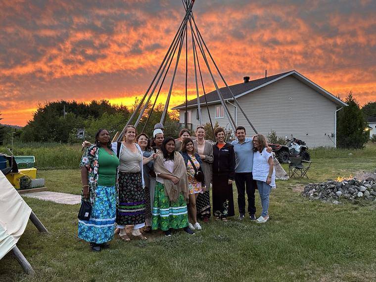 Ceremonia de cierre de la delegación de junio de 2024 en Garden River First Nation.