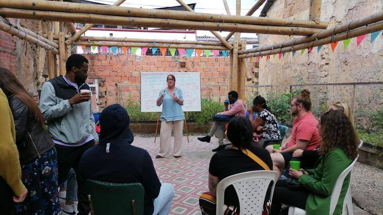 Clase de Algoma University en Bogotá, con apoyo del Global Skills Opportunity.