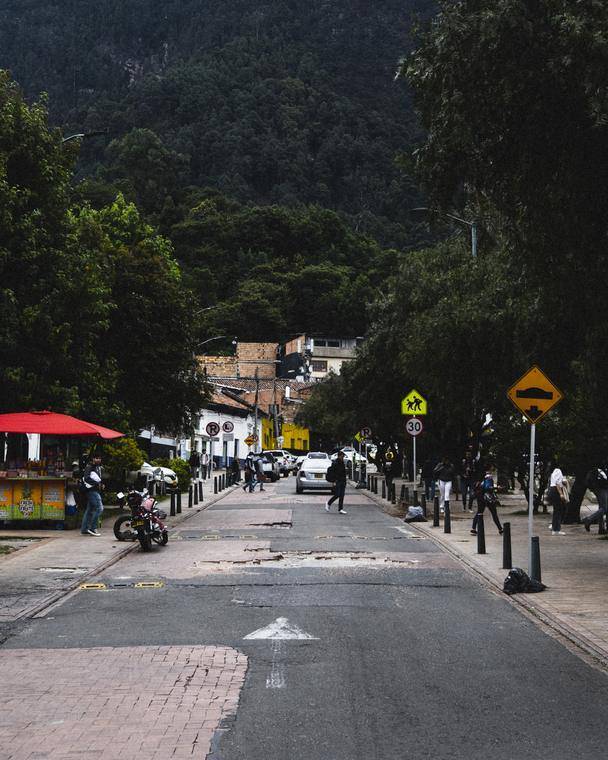 Autoridades y mayores en encuentro del Instituto en Colombia.