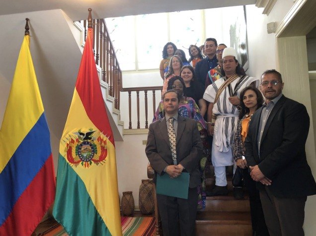 El IPTP organizó una delegación de Diplomacia de los Pueblos con sabedoras y sabedores indígenas, negros y afrodescendientes que viajaron a Bolivia en 2023. La