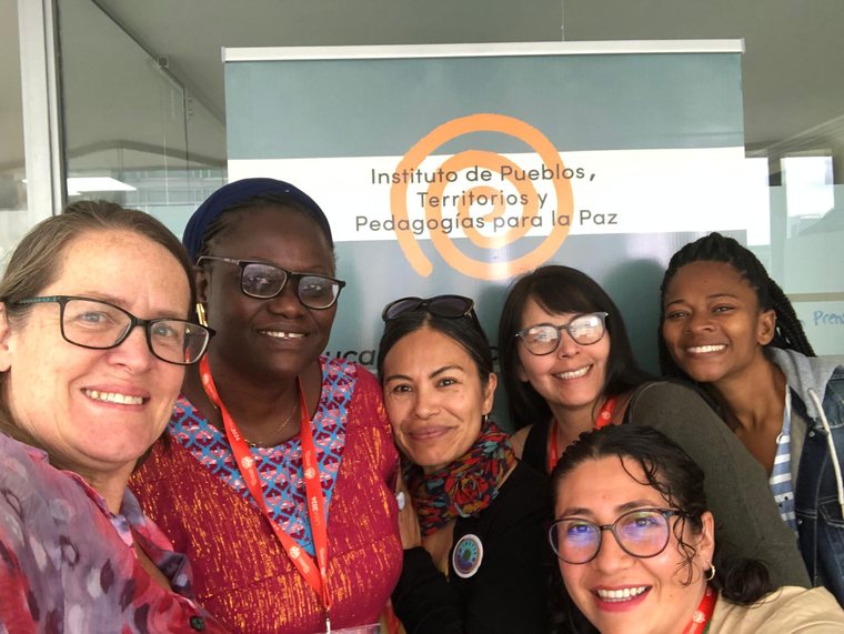 Socias de Senegal, Canadá y Colombia visitan la oficina del IPTP en Bogotá.