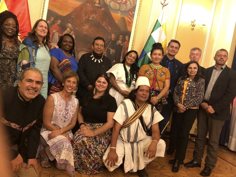 El IPTP organizó una delegación de Diplomacia de los Pueblos con sabedoras y sabedores indígenas, negros y afrodescendientes que viajaron a Bolivia. La delegación incluyó personal