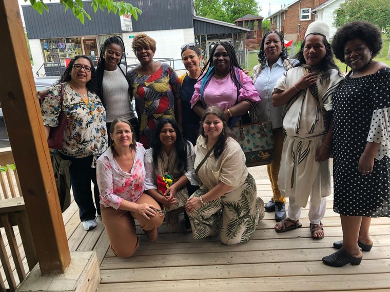 La Asociación Africana-Caribeña Canadiense del Norte de Ontario (ACCANO) invitó a la delegación de Diplomacia de los Pueblos a una reunión en el restaurante Ije’s Place.