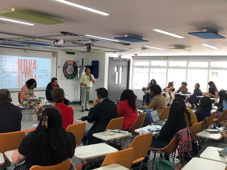 En el marco del acuerdo tripartito (UniAlgoma-UniRosario-IPTP), una delegación interétnica canadiense visita el aula de la tesis interétnica de la doctora Ángela Santamaría.